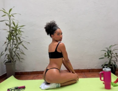 aylacallowey Active, flexible and provocative 🍂🌿 Pic 2