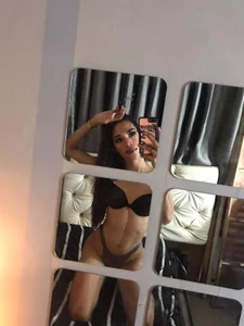 XoTrisha injoy to see my hot photos Gambar 3