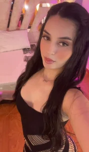 _NatachaDiaz_In black body Bild 2