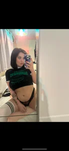 _naomidiz Selfies x Pic 8