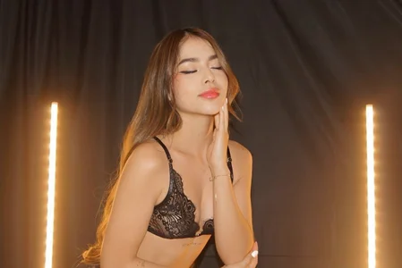 AmyDavis_ Love me dressed in black Pic 3