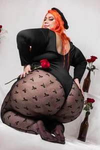 aandreaperez Between petals and curves🌹 Pic 9