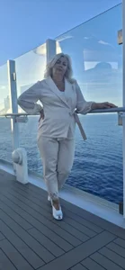 BozhenaNudeのCan you see more😉の 2枚の写真