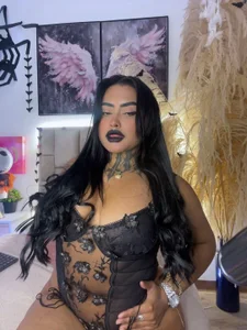 👻 Do I scare you or make you want to? 😏 de Lairahearvy  4 Imagens