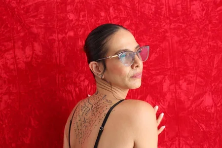 KarenSims kullanıcısının 📜Sensual & Inked 🍒 albümü -  8 fotoğraf