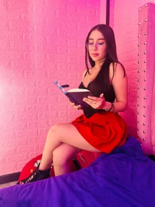 Mia_squirtlatin A sexy student Pic 5