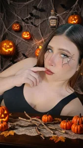 Melody_Megann 🎃 - {count, plural, one {תמונה אחת} two {שתי תמונות} many {# תמונות} other {# תמונות}}