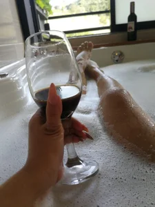 MollyCruz AND WHAT IF YOU LET YOURSELF CARRY BY ME? Bilde