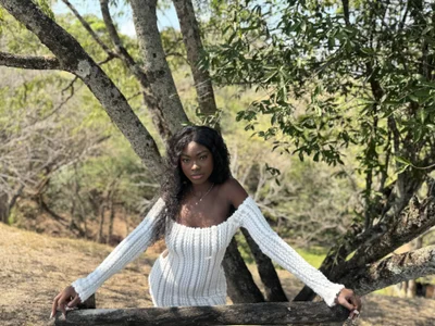 amber_maxwellのA little wilder🤍の 3枚の写真