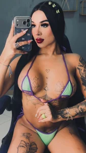 tinaqueen_noaのSweet Poison: Beauty that Entangles and Doesn't Forgive 🕷️💚💜の枚の写真