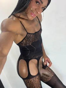 Vera_Candelly_ Public Εικόνα 2