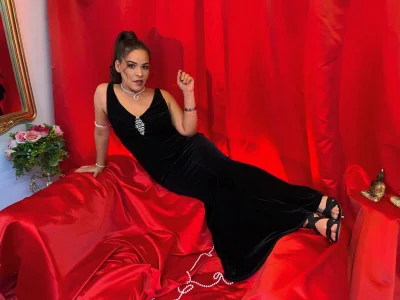 Dare to cross the line… I promise it's worth it 😏 de Lizeth_Bels  3 Imagens