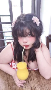 mari_caroley6 Pretty girl outdoor Pic 6