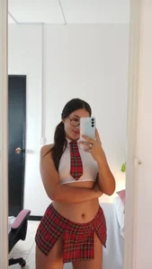 Victoria_2433 Public Pic 4