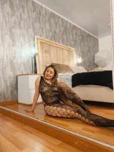 CynthiaMore 👑 Queen of the Game Pic 5