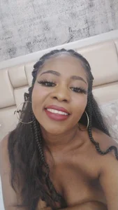 AlisonTravis Public Gambar 4