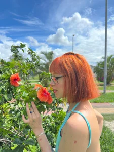 luna_sunflower__ 🌺I love flower.. - {count, plural, one {תמונה אחת} two {שתי תמונות} many {# תמונות} other {# תמונות}}