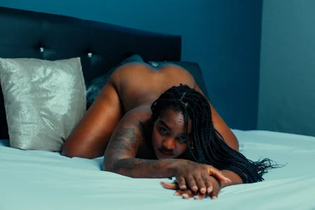 chanel_brunette Public Pic 8