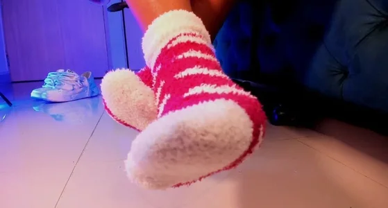 aleya_bliss My new pink stockings 💗 Bilde 4