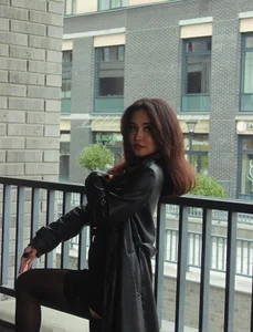 Riddle_Lay Public Kuva