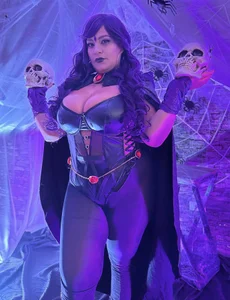 Elise-Leyton Happy halloween 2025 Pic 9