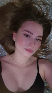 Lover_Daisy_ Public Pic 2