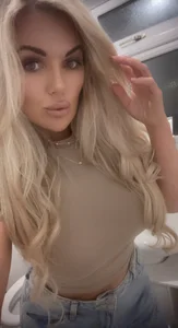 TheCumSlutBarbie Public Bilde 7