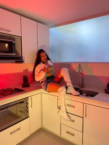 Daila_20_ DO YOU WANT ME TO COOK FOR YOU? Pic 3