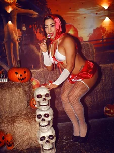 Leah_Evans3 LITTLE RED RIDING HOOD Pic 3