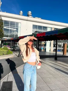 CamilleBlair_ The queen is here 👑 slika 3