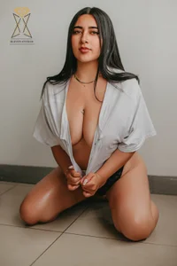 serenna_se Overflowing Emotions: The Duel between Elegance and Freedom Pic 9