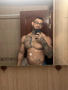 Mirror selfies od iamjackc_  4 snímek