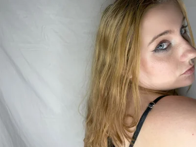 EllieMelts Public  8টি ছবি