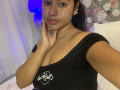 NoiraVale Good morning, babe… I'm live and ready to tease you slowly, with every glance and every word. Come j Fotka 5