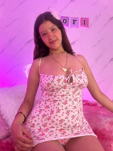 Sofi_cutiee U like my dress ? Pic