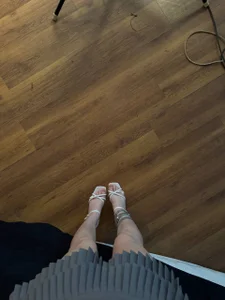 DunkedEssay Caught me bending over in the mirror… do you like the view? 🔥 Gambar 3