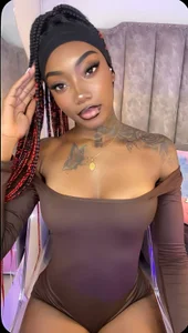 MilanJackson Today I put on my sports lingerie…🤎 Pic 5