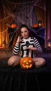 🎃🍭 Trick or Treat, Baby? 🎃😉💋👻 od Vic_Taylor  snímek