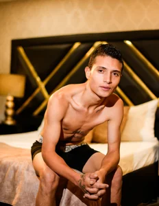 ChloeAndJeanPaulSexy boy Bild 3