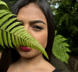 ElleGisellee TAKING SOME FRESH AIR Pic 5