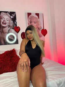 MiaBlonde1 Public Pic 4