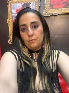 Alucard_Hellsiing Do you like my fishnet stockings? slika