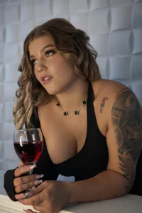 alaia_greyy A glass of wine? 🍷❤️ Billede