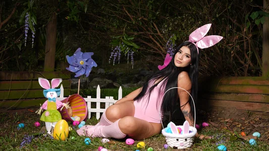 luciana_agudelo Easter sin 🐰🍎💖 Pic 3