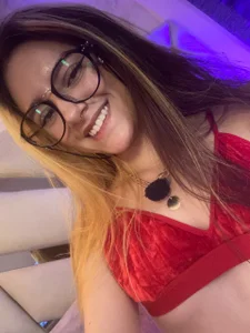 Sophiee_Turner Red Hot Lingerie Tease 🔥 圖片 3
