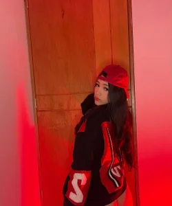 Aleja_Thompson Hot in red Pic 4