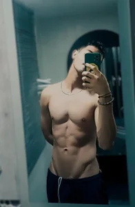 SHOWING MY GREAT ATTRIBUTES de andrew_colleman Foto