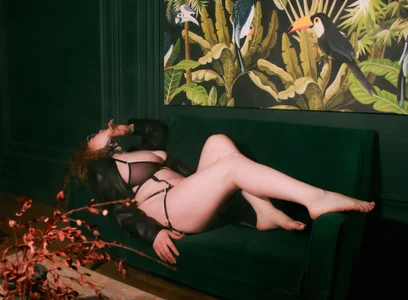 Cassie_xKiss Green mood, hot Cassie in a leather jacket and lingerie Pic 4