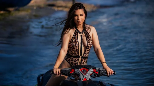 Ella_Raven Let's take a ride 🔥 Gambar 2