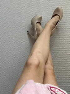 Perfect_girll slender legs Pic